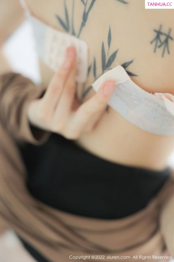小奶瓶呜呜  [XiuRen]高清写真图 2022.09.14 No.5587 奶瓶第15张图片